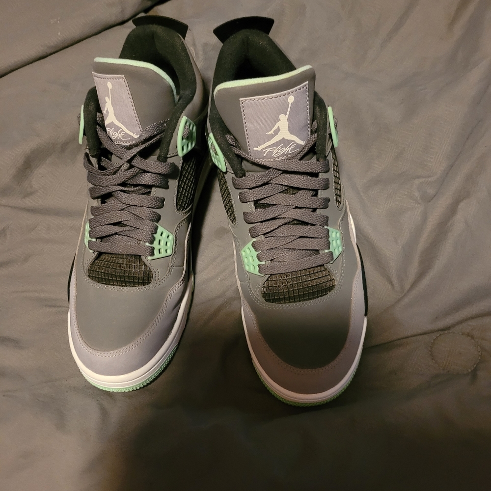 Jordan 4 Green glow